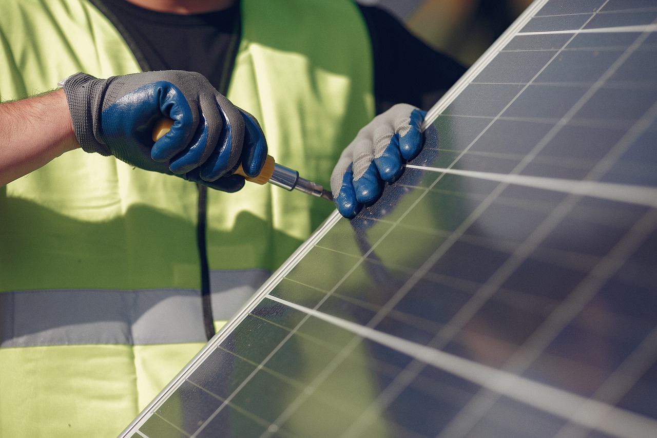 Pourquoi choisir un installateur de panneaux solaires professionnel ?